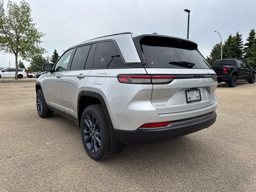Jeep Grand Cherokee 2026 photo 5