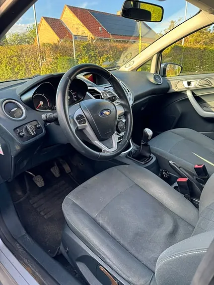 Ford Fiesta 2012 photo 4