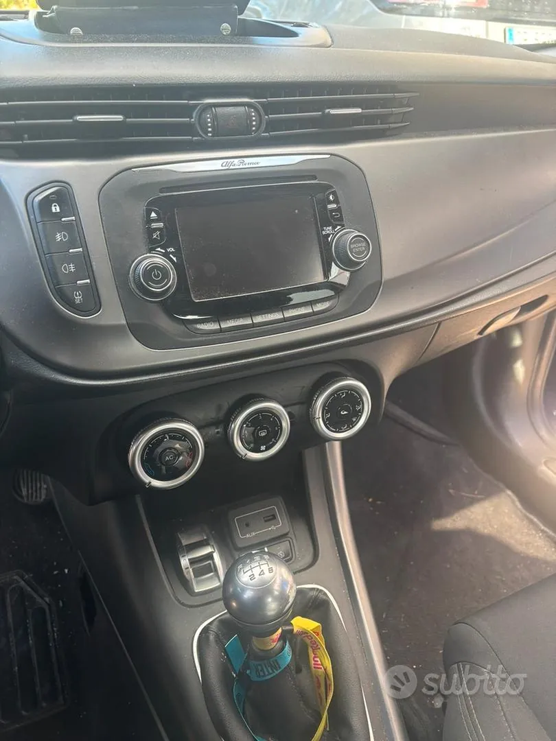 Alfa Romeo Giulietta 2015 photo 5