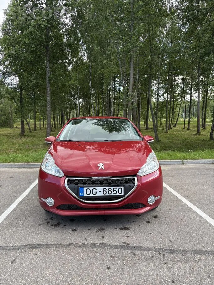 Peugeot 208 2013 photo 2