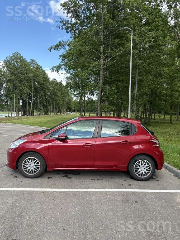 Peugeot 208 2013 photo 4