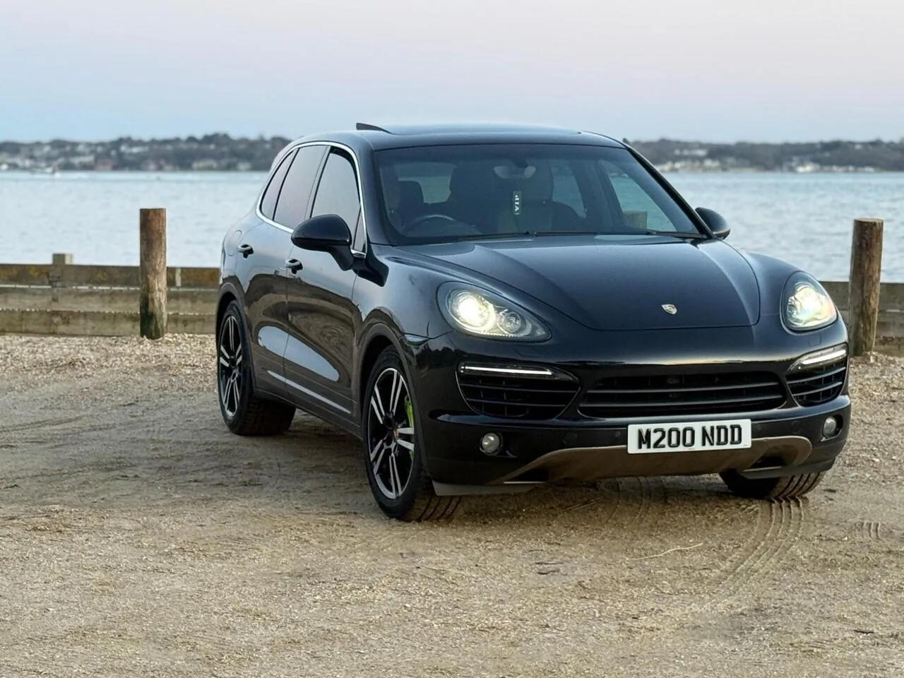 Porsche Cayenne 2011 photo 2