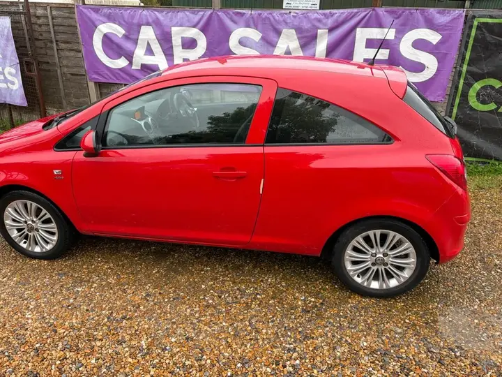 Vauxhall Corsa 2012 photo 2