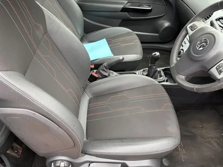 Vauxhall Corsa 2012 photo 5