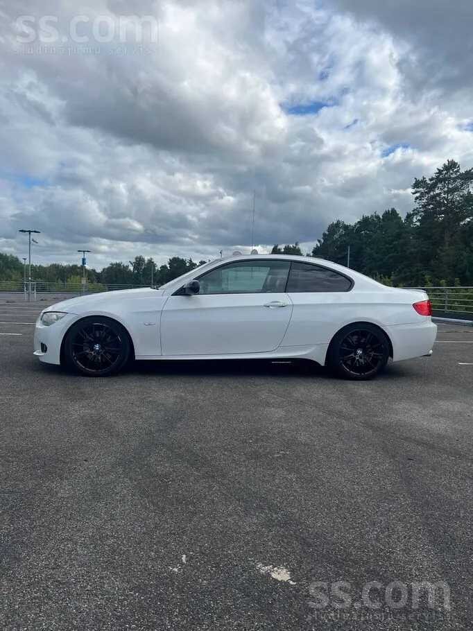 BMW 325D 2011 photo 2