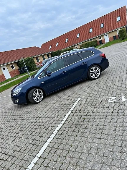 Opel Astra 2011 photo 3