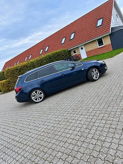 Opel Astra 2011 photo 4