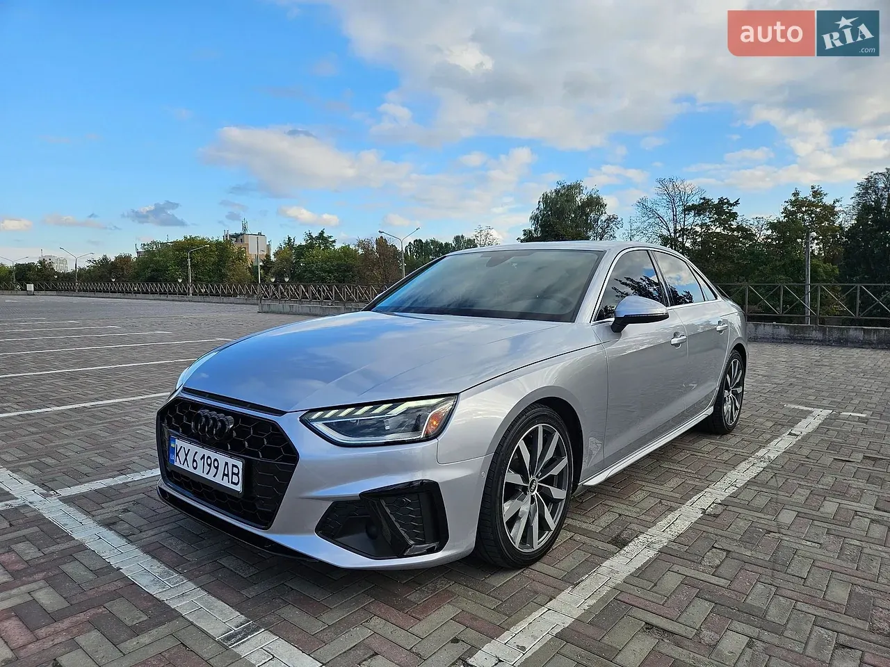 Audi A4 2021 photo 2