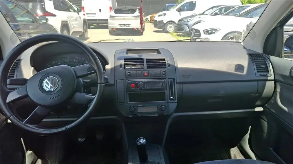 Volkswagen Polo 2005 photo 2