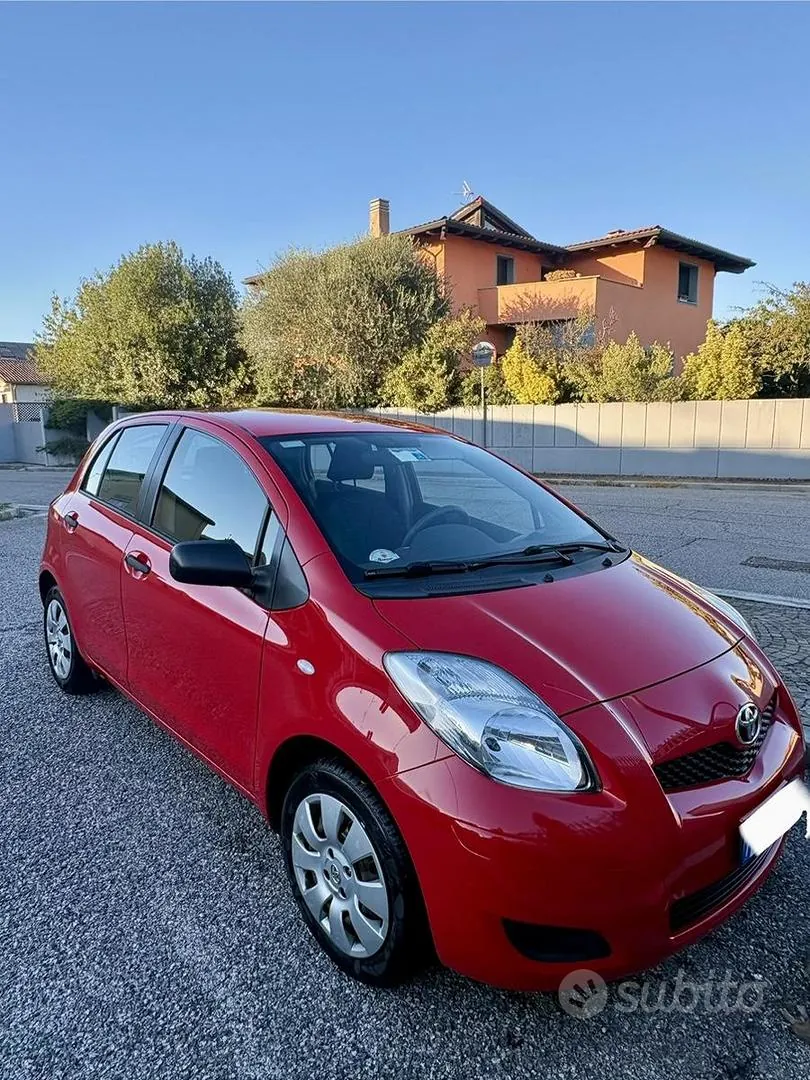 Toyota Yaris 2009 photo 2