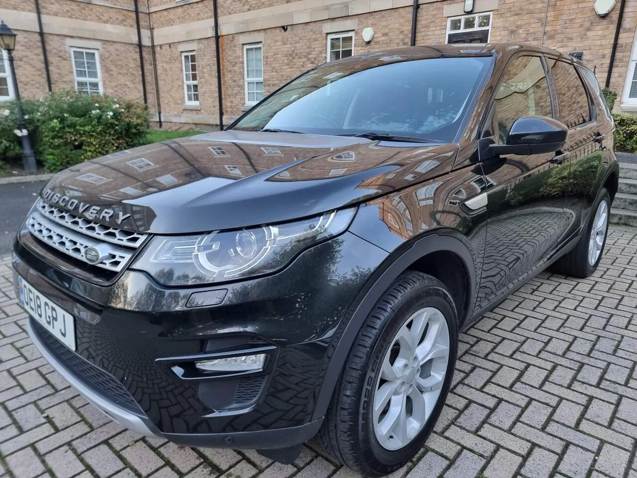 Land Rover Discovery Sport 2018 photo 2
