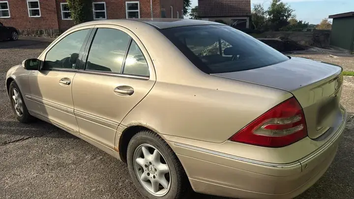 Mercedes-Benz C200