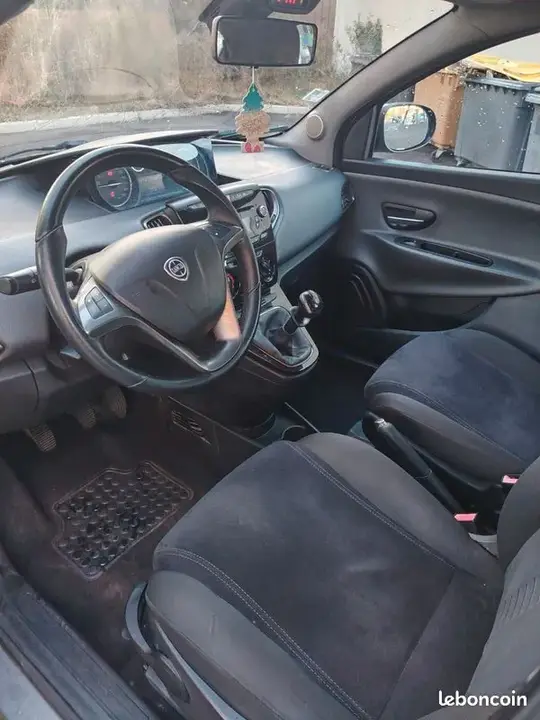 Lancia Ypsilon 2012 photo 3
