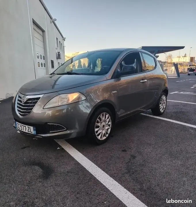Lancia Ypsilon