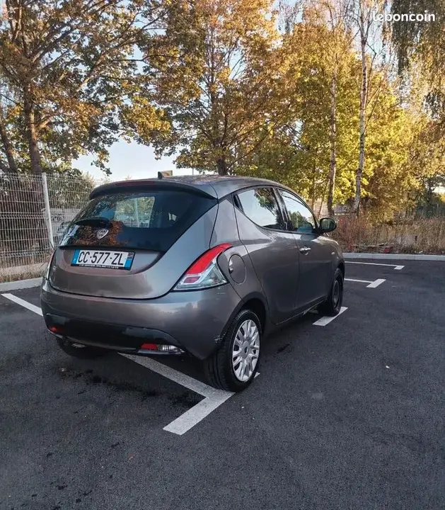 Lancia Ypsilon 2012 photo 2