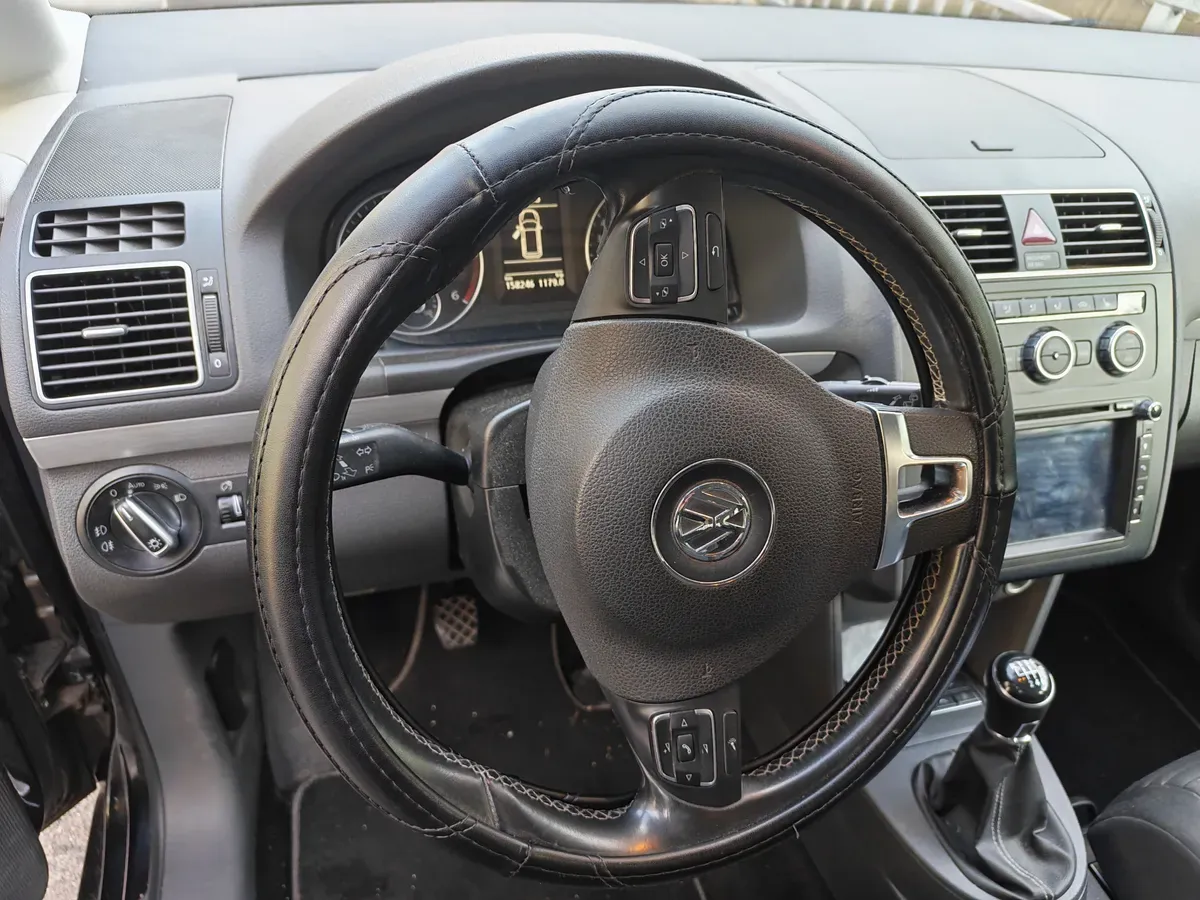 Volkswagen Touran 2014 photo 3