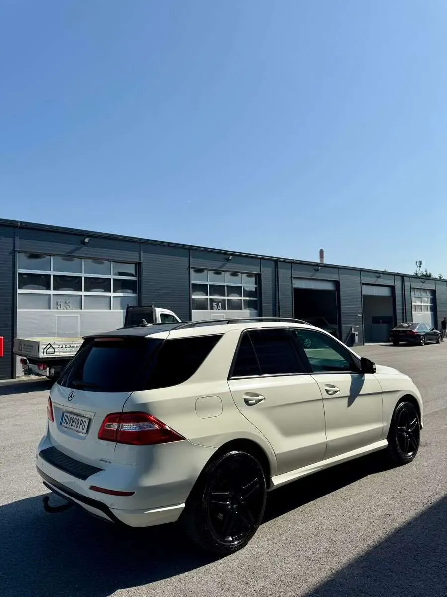 Mercedes-Benz M-Class 2012 photo 2