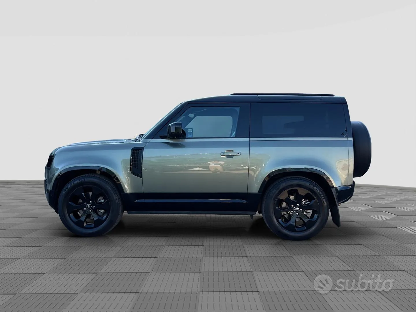 Land Rover Defender 2023 photo 2