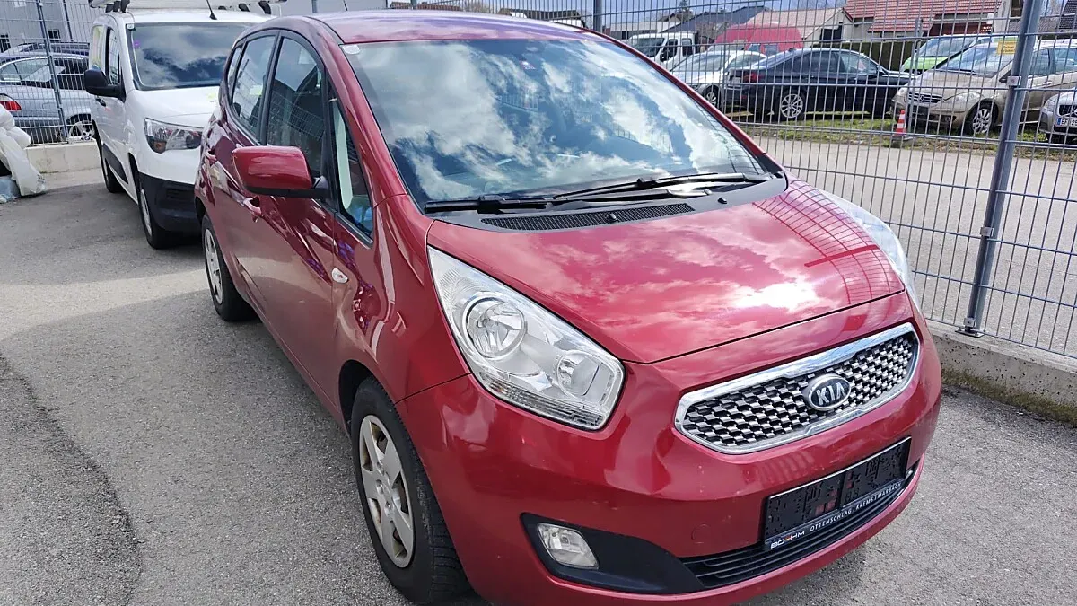 Kia Venga 2012 photo 2