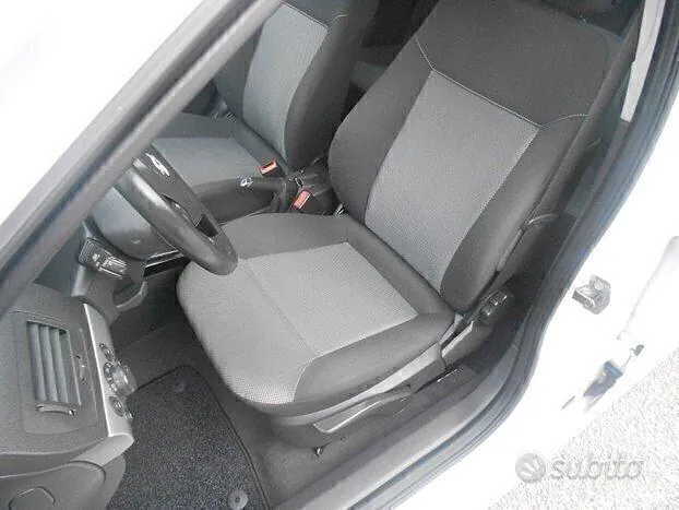 Opel Astra 2010 photo 3