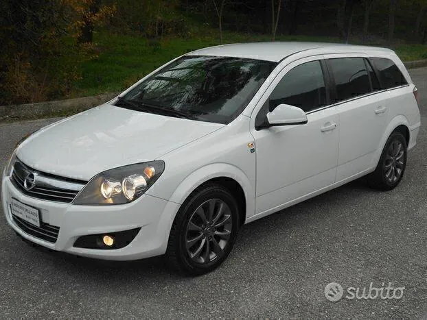 Opel Astra 2010 photo 5