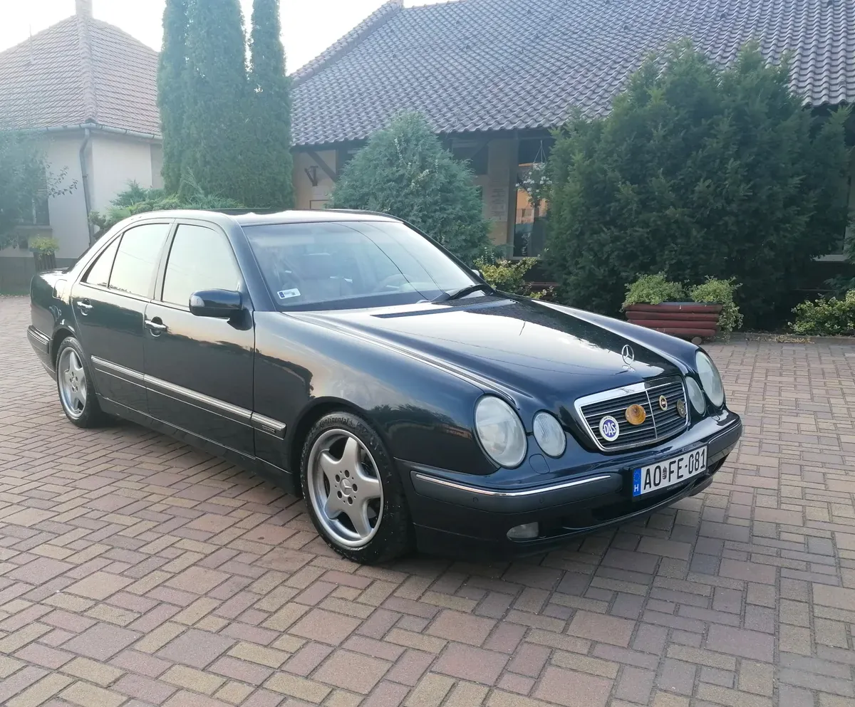 Mercedes-Benz Eklasse 2002 photo 2