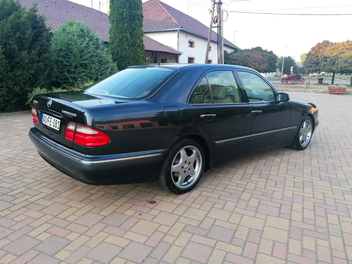 Mercedes-Benz Eklasse 2002 photo 3