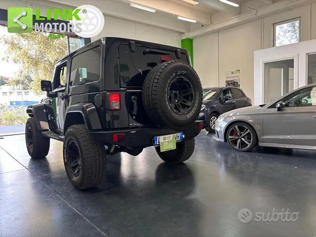 Jeep Wrangler Sahara 2011 photo 3