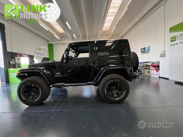 Jeep Wrangler Sahara 2011 photo 2