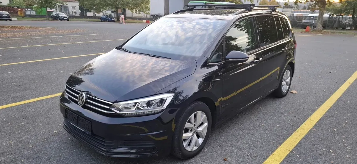 Volkswagen Touran 2017 photo 2