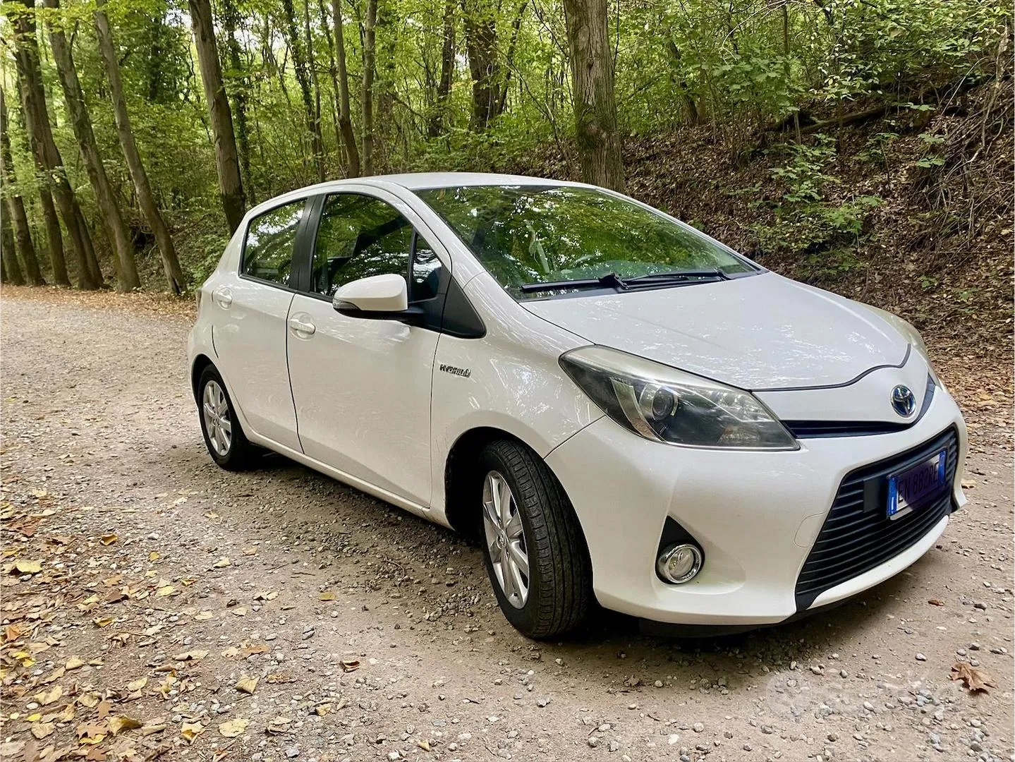 Toyota Yaris 2012 photo 2