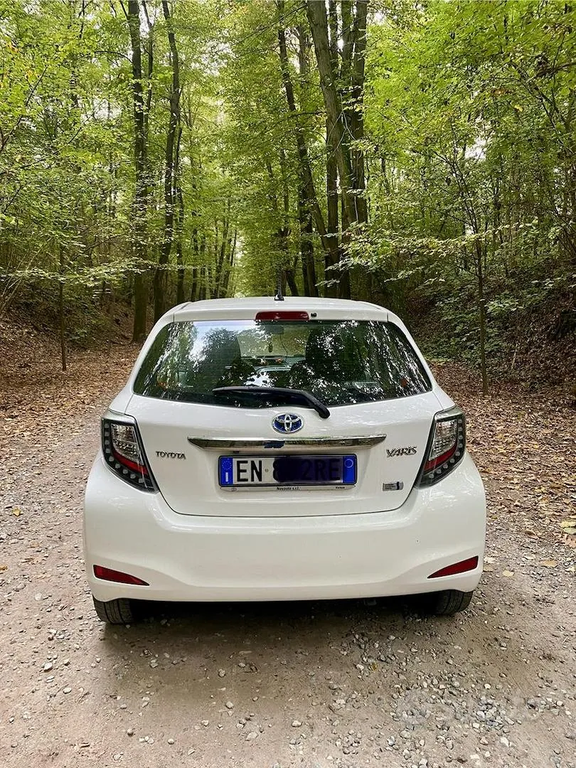 Toyota Yaris 2012 photo 5