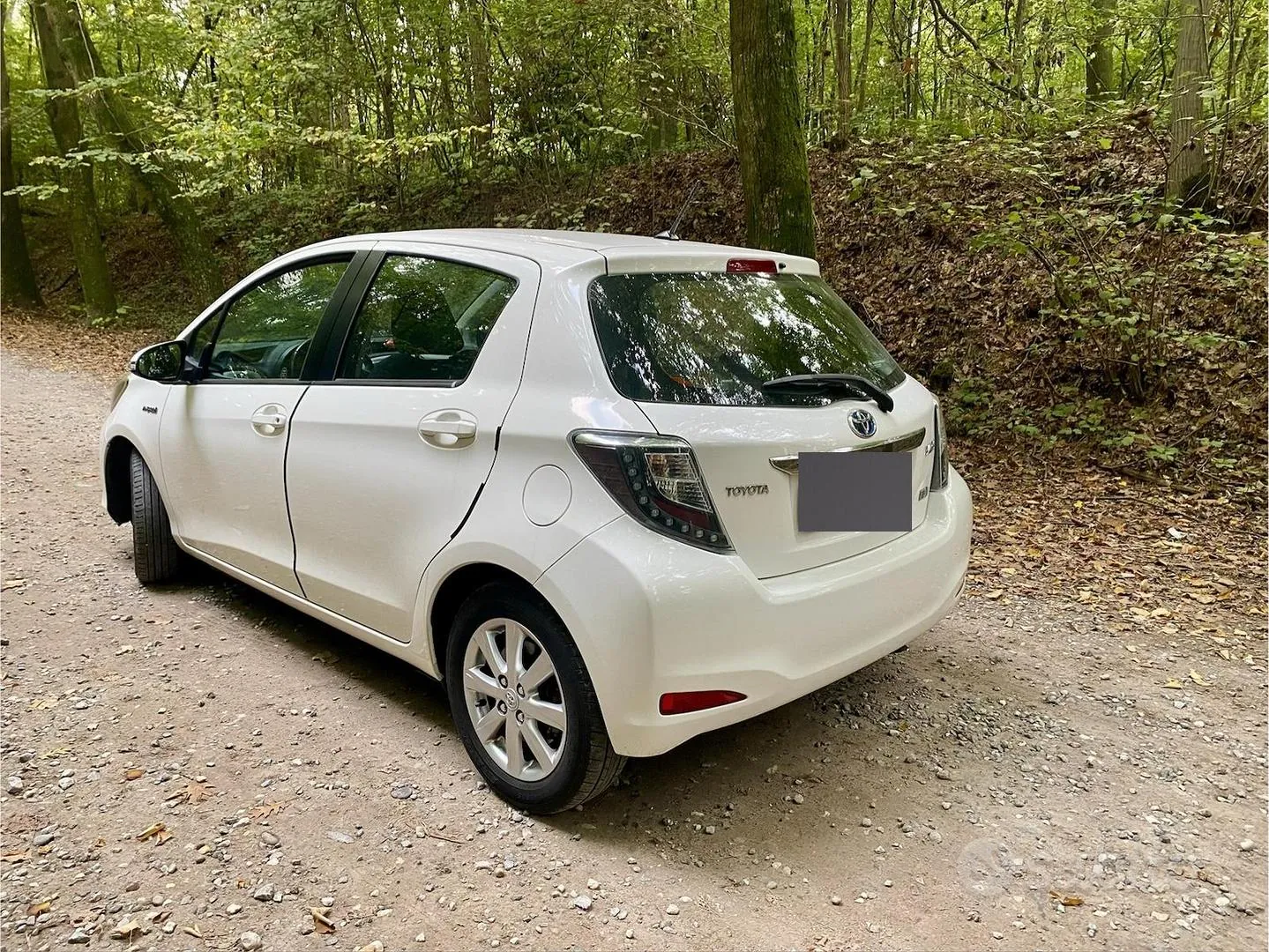 Toyota Yaris 2012 photo 4