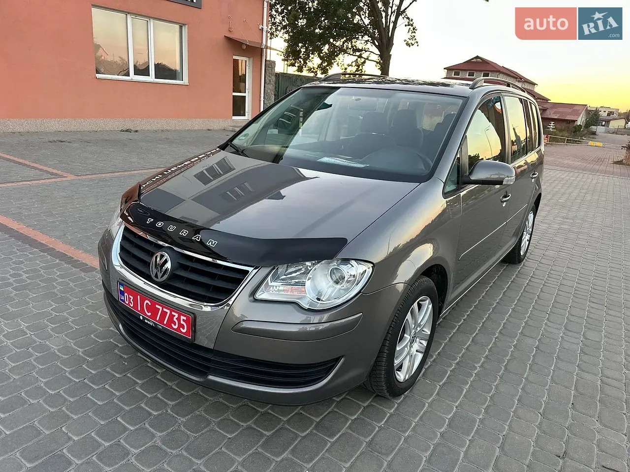 Volkswagen Touran 2009 photo 2