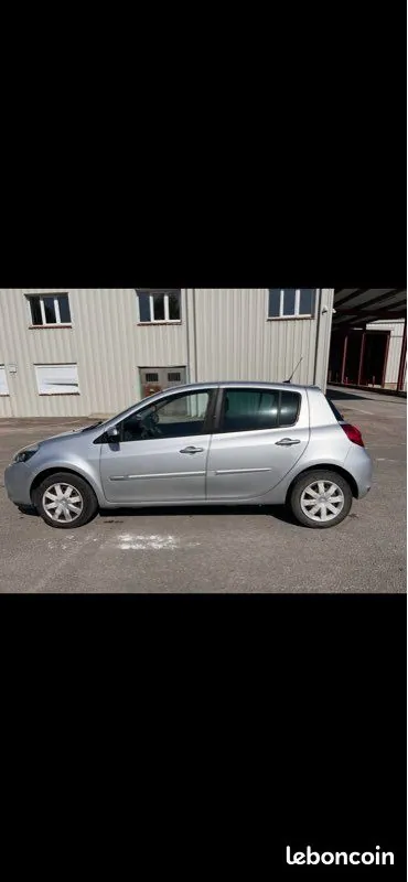 Renault Clio 2012 photo 2