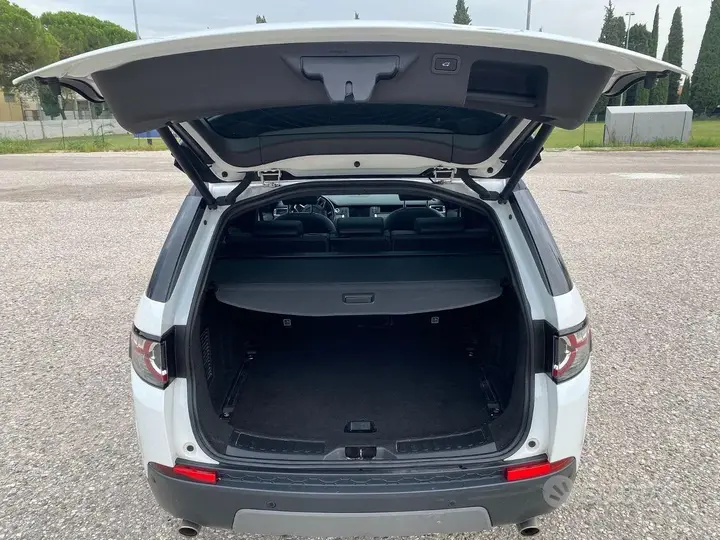 Land Rover Discovery Sport 2017 photo 5