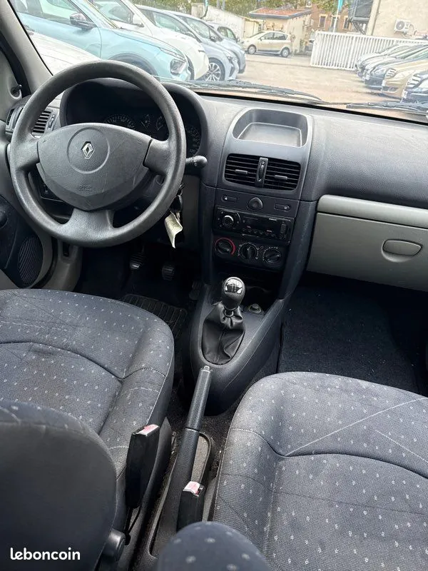 Renault Clio 2002 photo 3