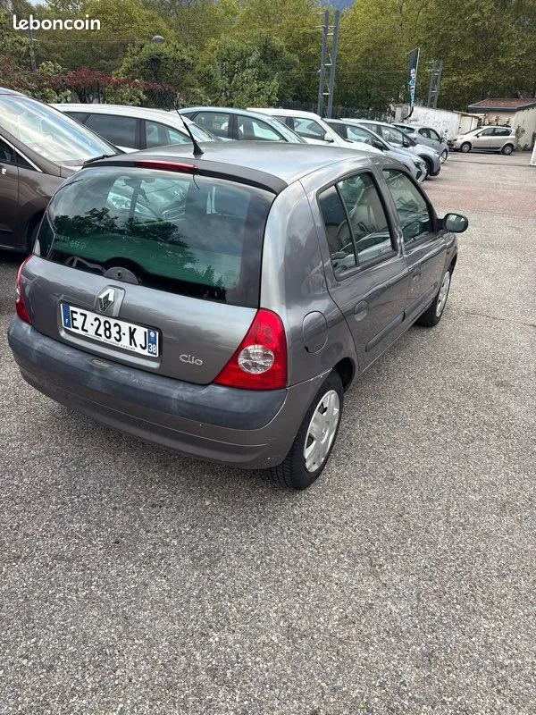 Renault Clio 2002 photo 2
