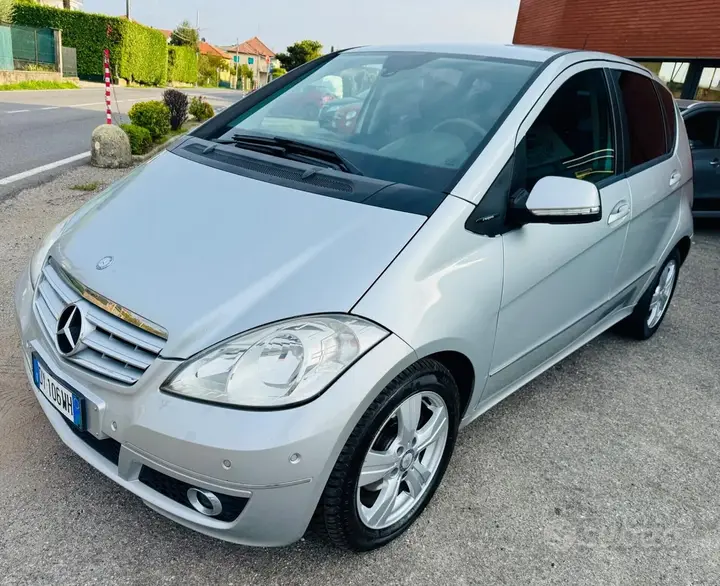 Mercedes-Benz A 180
