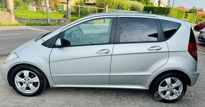 Mercedes-Benz A 180 2009 photo 4