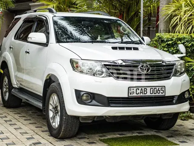 Toyota Fortuner 2014 photo 2