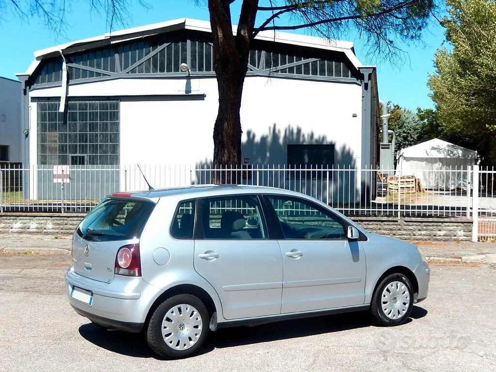 Volkswagen Polo 2008 photo 2