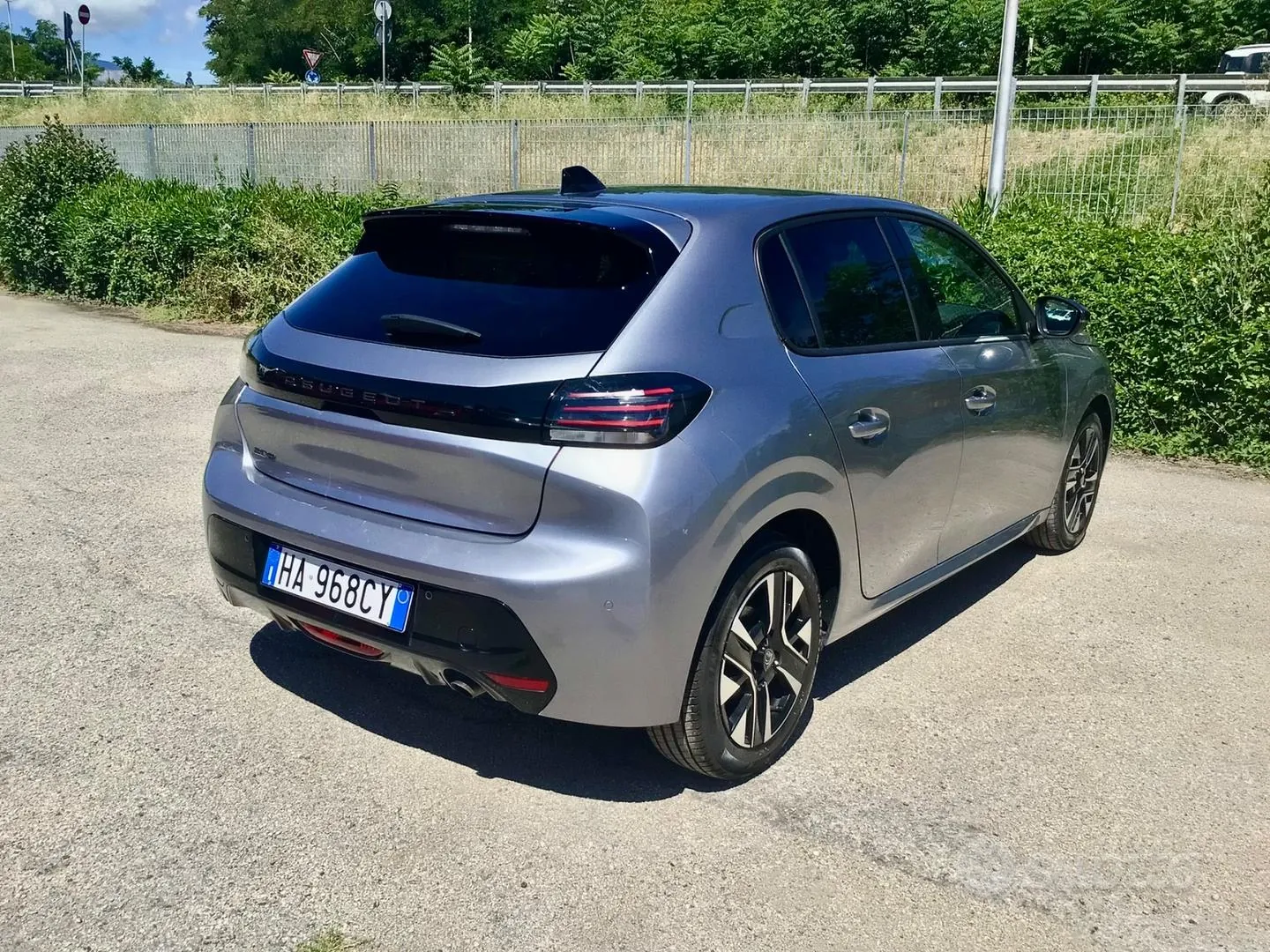 Peugeot 208 2025 photo 3