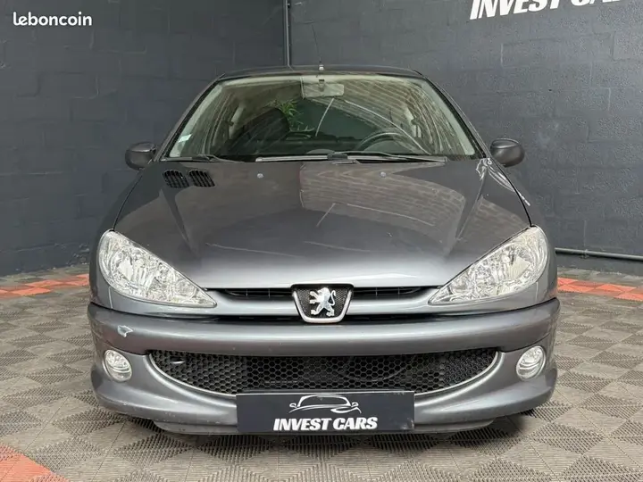 Peugeot 206 2008 photo 2