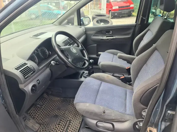 Volkswagen Sharan 2002 photo 2