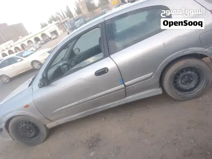 Nissan Almera 2004 photo 4