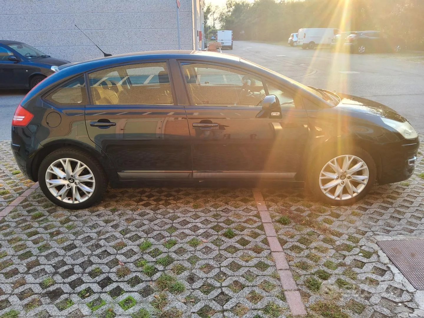 Citroen C4 2009 photo 2