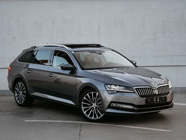 Skoda Superb Combi 2022 photo 3