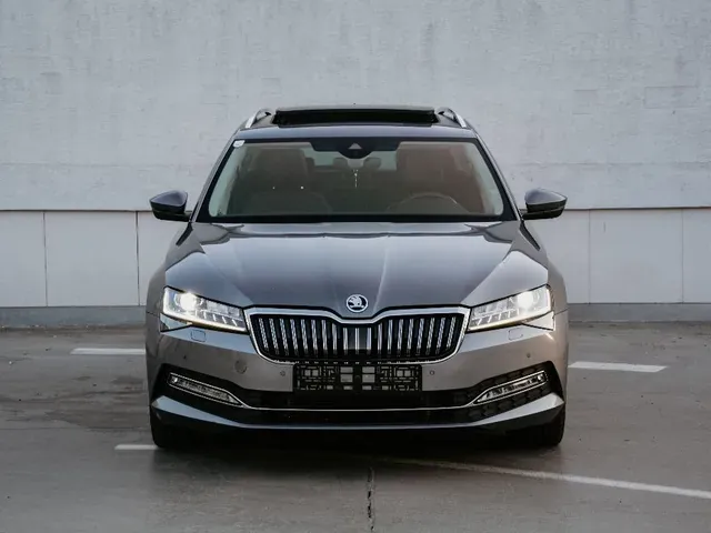 Skoda Superb Combi 2022 photo 2