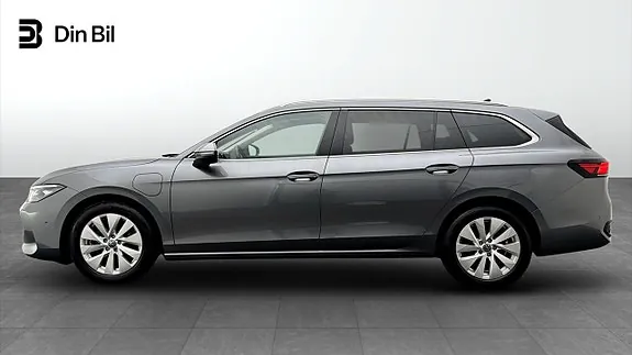 Volkswagen Passat 2025 photo 2